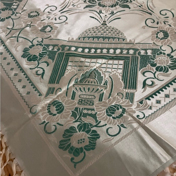 Vintage WWII era satin Fringedcshael depicting Taj Mahal - Picture 2 of 8